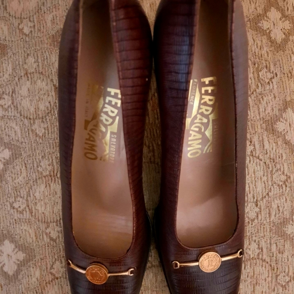 Block Heel w Medallion